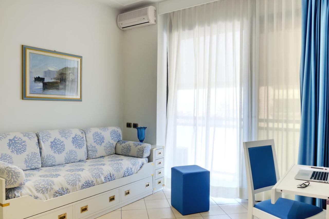 Hotel Caesar Residence & Spa Лидо Ди Камайоре Екстериор снимка