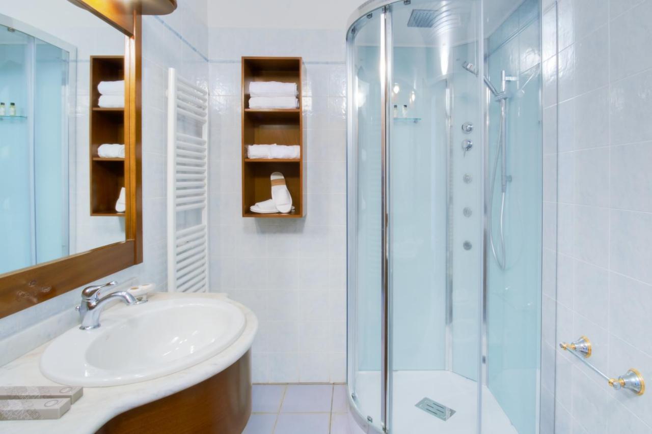 Hotel Caesar Residence & Spa Лидо Ди Камайоре Екстериор снимка