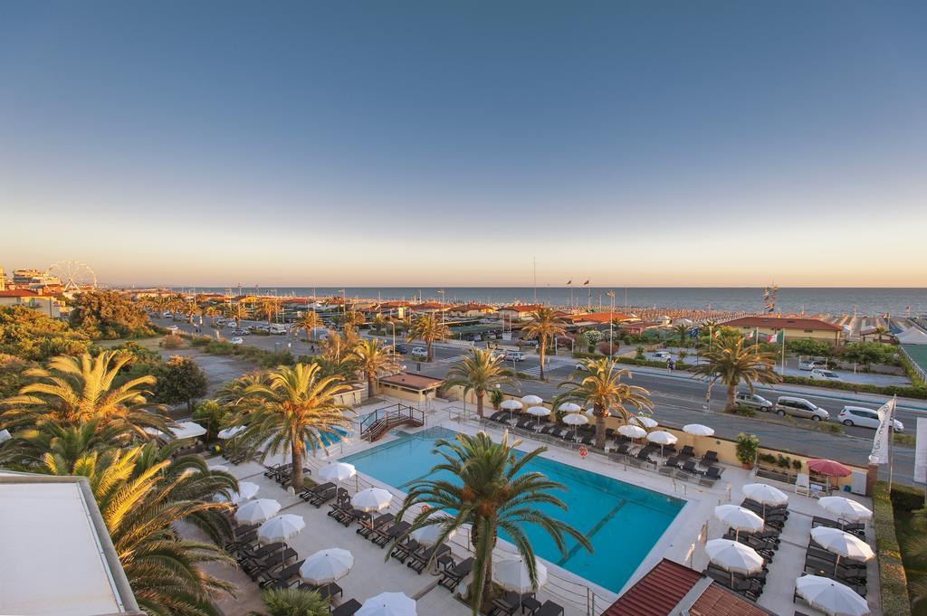 Hotel Caesar Residence & Spa Лидо Ди Камайоре Екстериор снимка