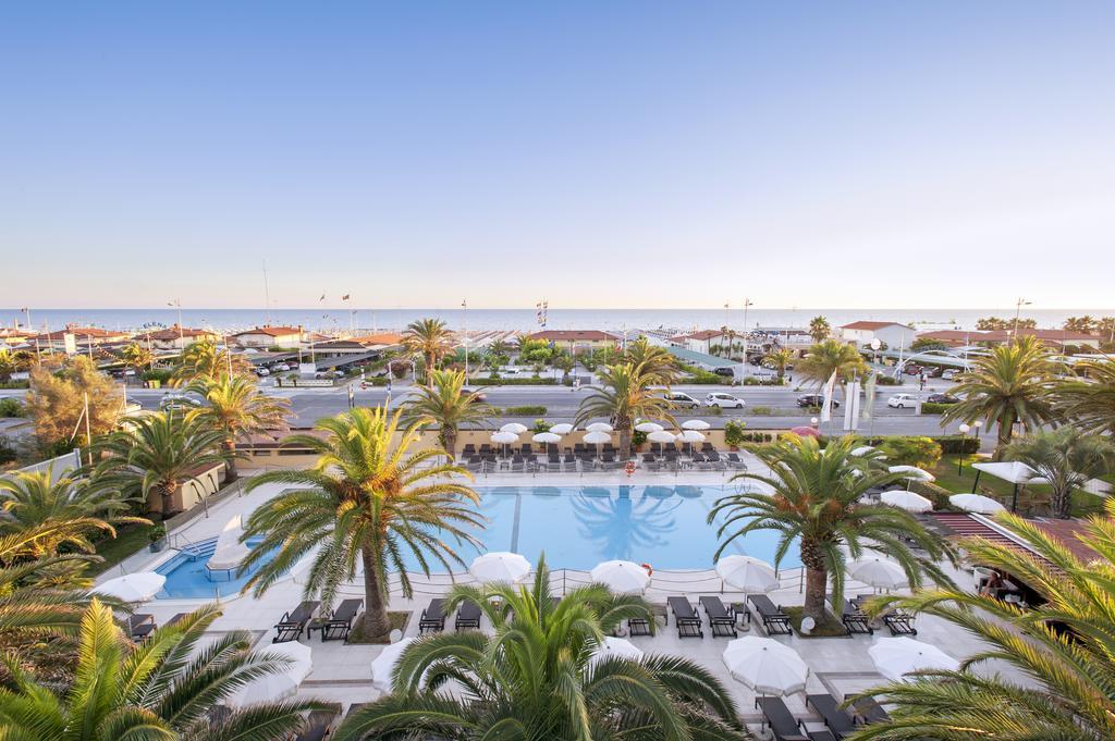 Hotel Caesar Residence & Spa Лидо Ди Камайоре Екстериор снимка
