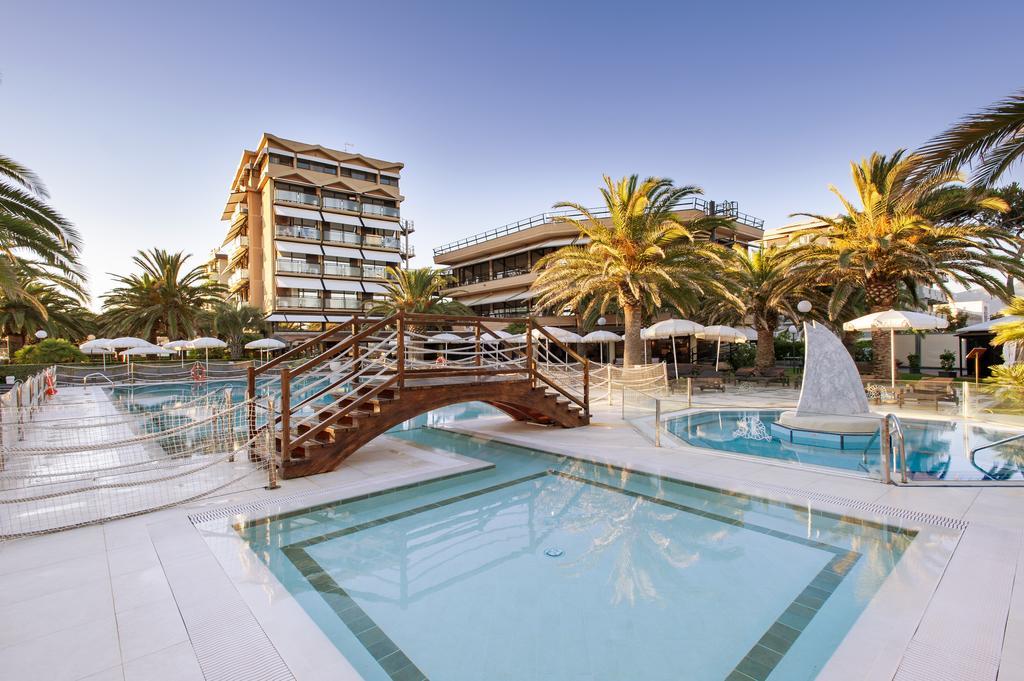 Hotel Caesar Residence & Spa Лидо Ди Камайоре Екстериор снимка