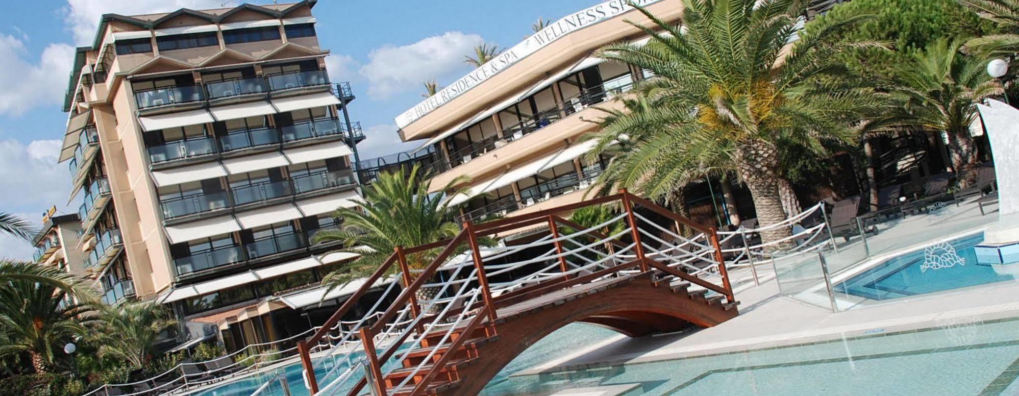 Hotel Caesar Residence & Spa Лидо Ди Камайоре Екстериор снимка