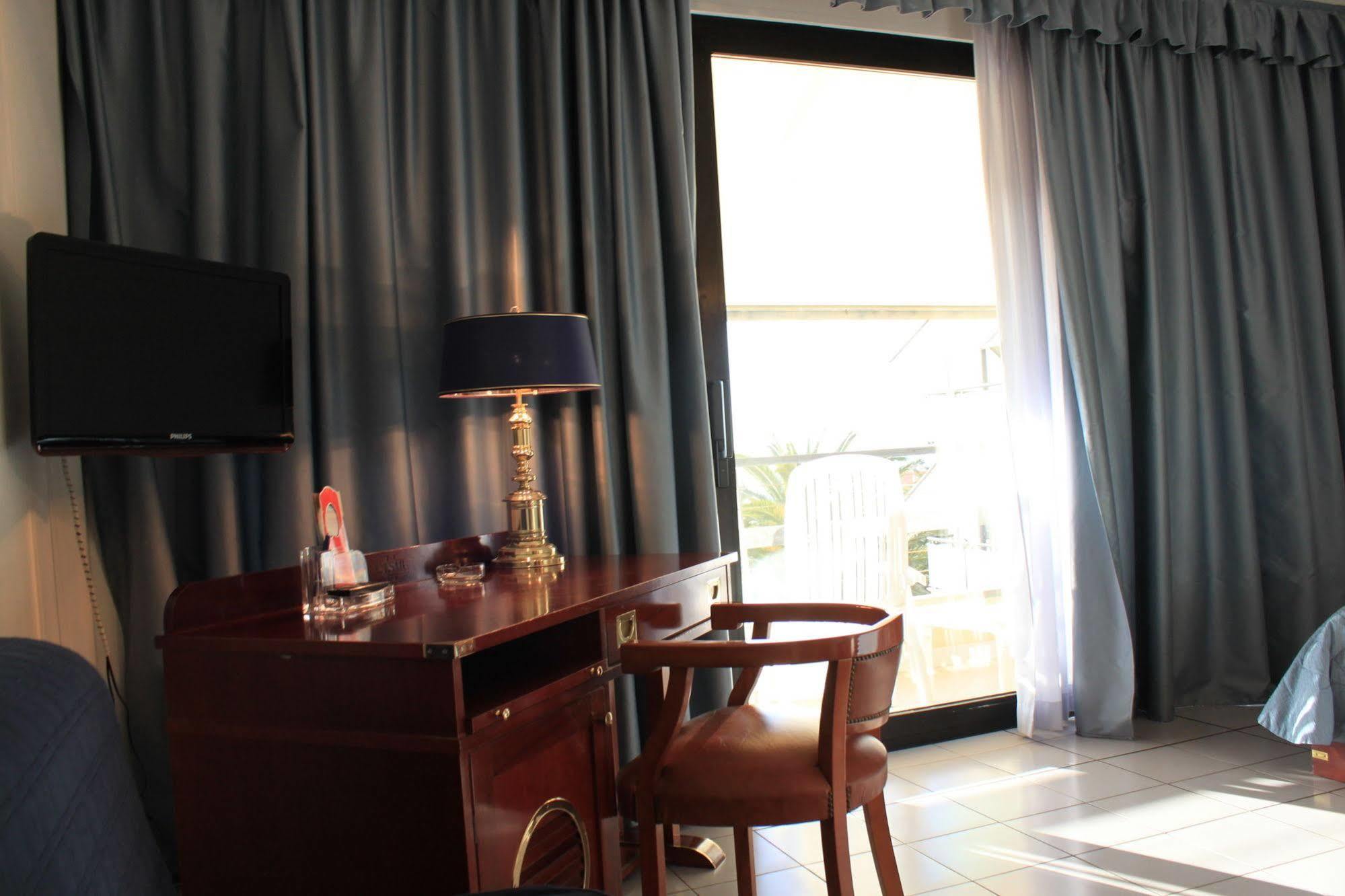 Hotel Caesar Residence & Spa Лидо Ди Камайоре Екстериор снимка