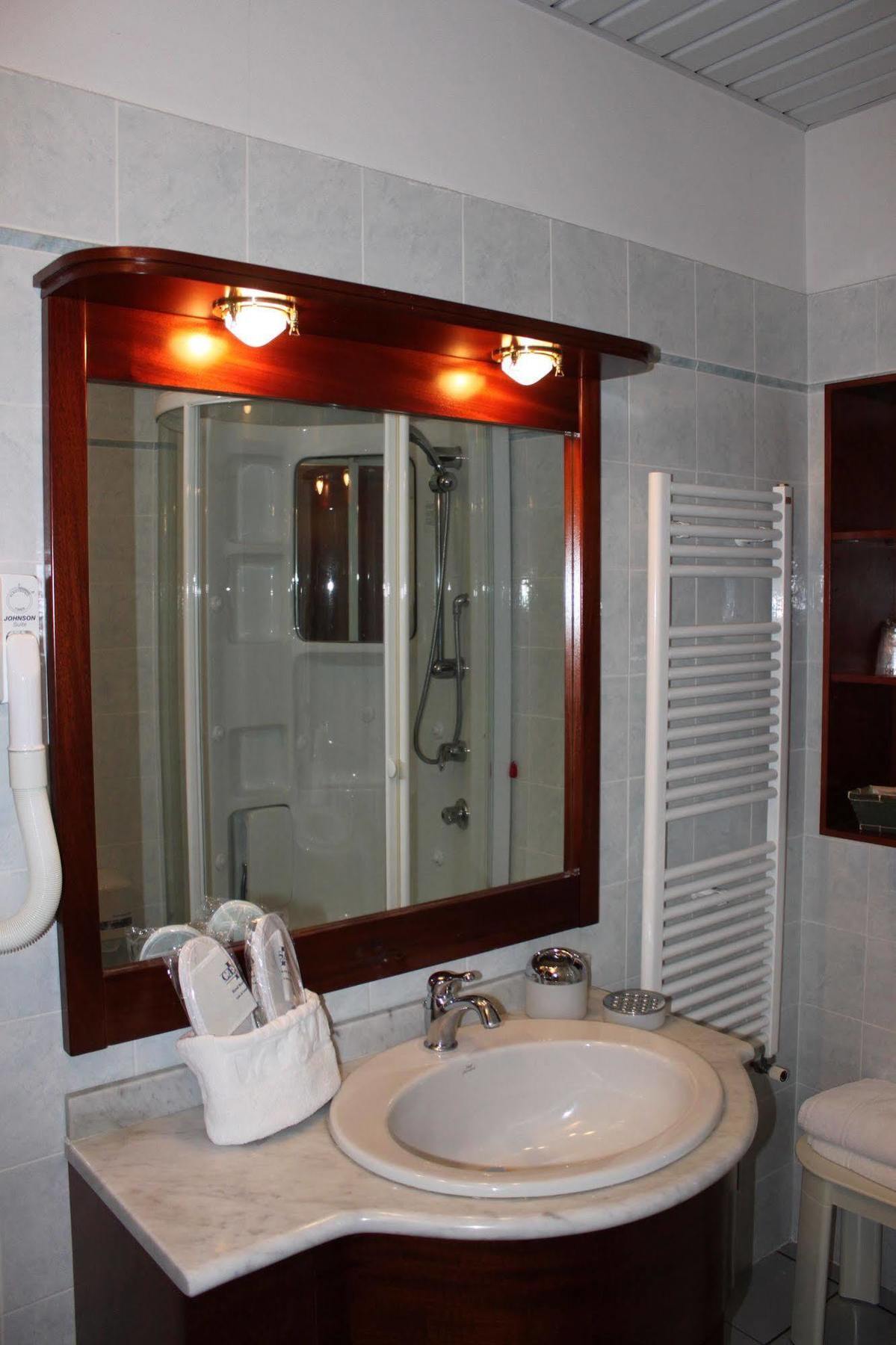 Hotel Caesar Residence & Spa Лидо Ди Камайоре Екстериор снимка