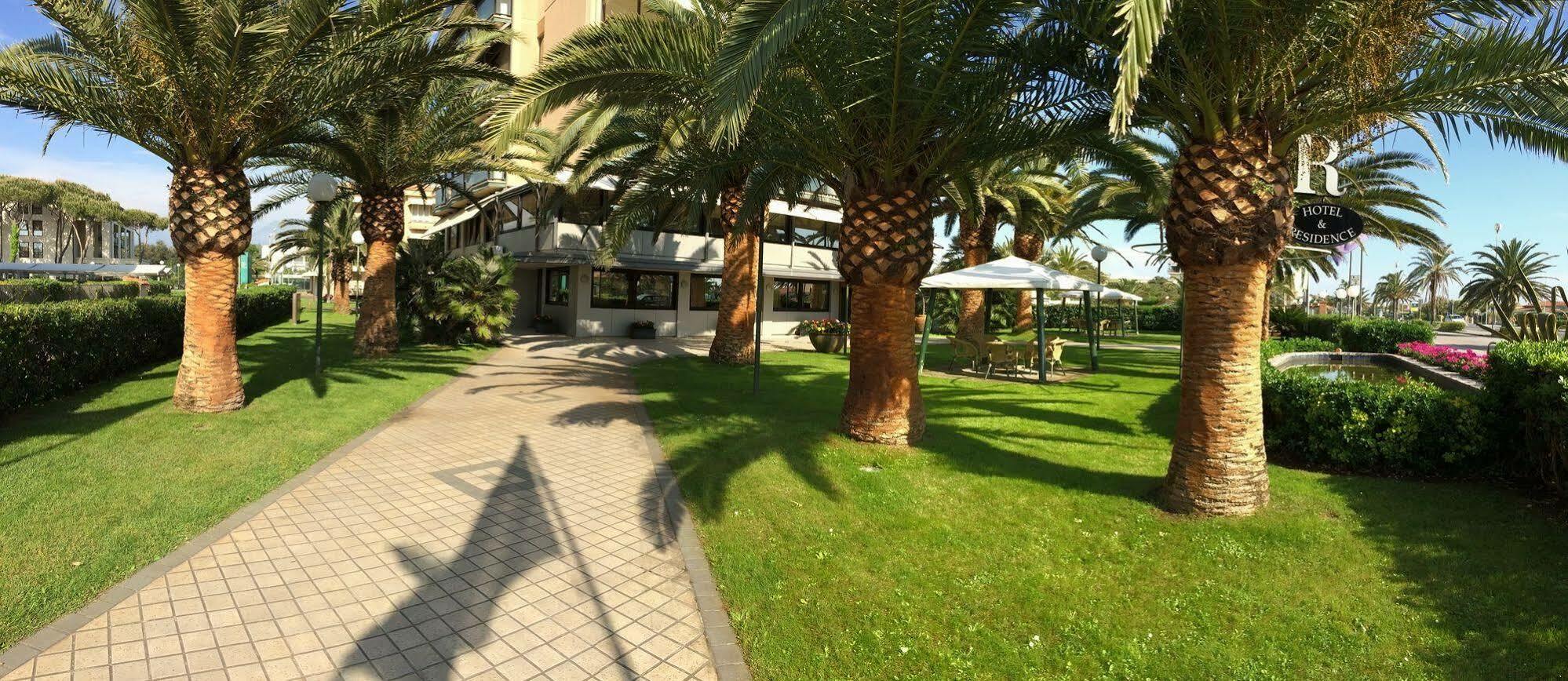 Hotel Caesar Residence & Spa Лидо Ди Камайоре Екстериор снимка