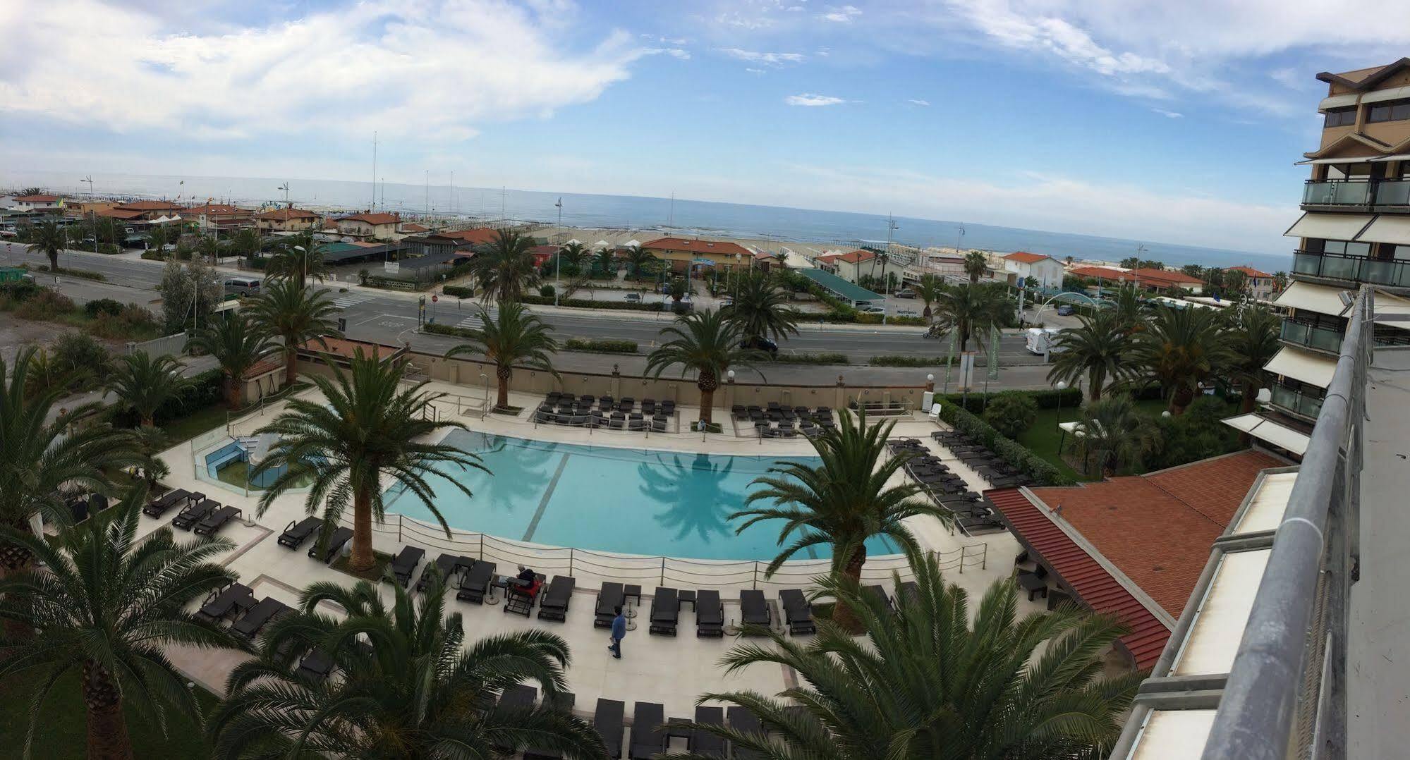 Hotel Caesar Residence & Spa Лидо Ди Камайоре Екстериор снимка