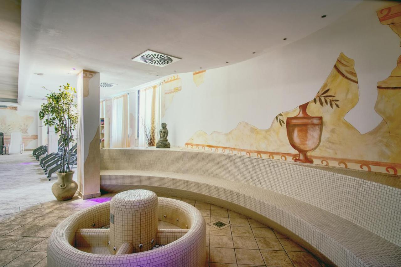 Hotel Caesar Residence & Spa Лидо Ди Камайоре Екстериор снимка