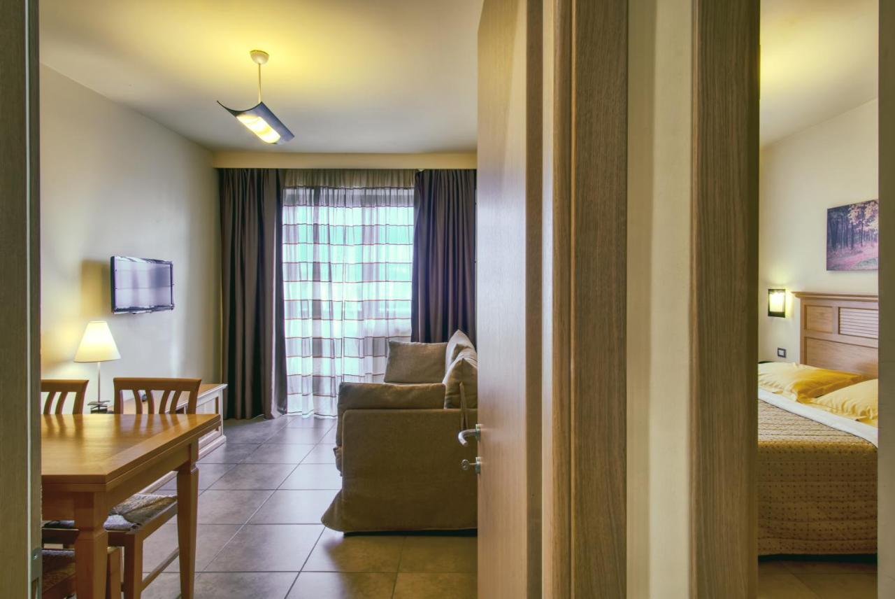 Hotel Caesar Residence & Spa Лидо Ди Камайоре Екстериор снимка