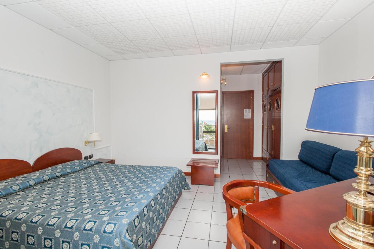 Hotel Caesar Residence & Spa Лидо Ди Камайоре Екстериор снимка