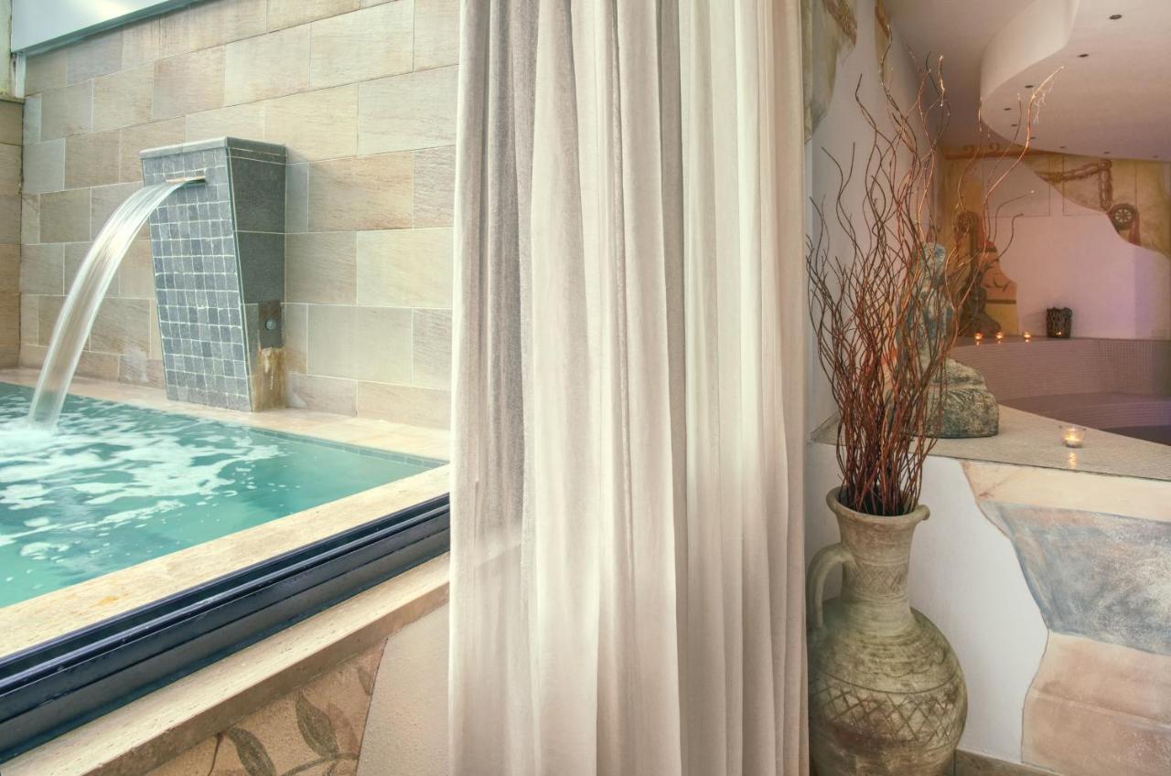 Hotel Caesar Residence & Spa Лидо Ди Камайоре Екстериор снимка