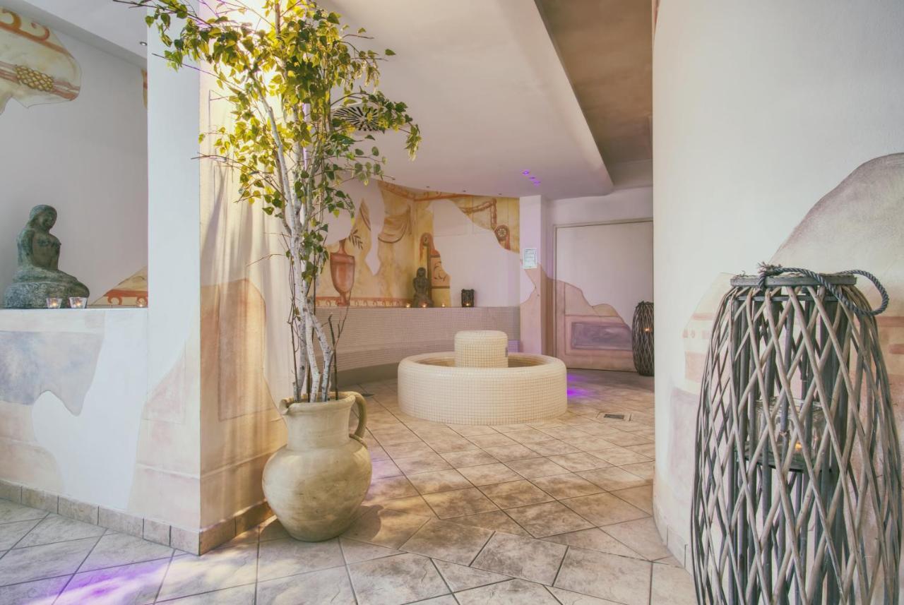 Hotel Caesar Residence & Spa Лидо Ди Камайоре Екстериор снимка